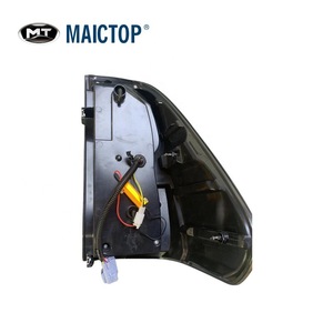Nuevas luces traseras negras modificadas con tiras LED aptas para camionetas Toyota Revo (Hilux 2015-2018). - Product Image 4