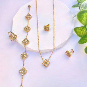 Conjunto de Joyería de Moda con Trébol de Circonitas, Acero Inoxidable Hipoalergénico, No se Deslustra y Resistente al Agua, Incluye Pulseras, Collares, Pendientes y Anillos - Product Image 1