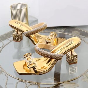 Chaussures uniques pour femmes de luxe à talon carré, or, tendance, élégantes - Product Image 1