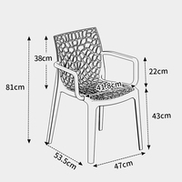 Chaise empilable en plastique à prix de gros OEM/ODM, design creux, pour café extérieur et jardin