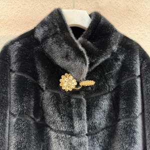 Manteau long vintage en fausse fourrure pour <span class=keywords><strong>femme</strong></span>, avec poignets dorés décoratifs, veste épaisse et chaude en peluche, idéal pour les fêtes formelles et les tenues d'extérieur par temps froid - Product Image 5