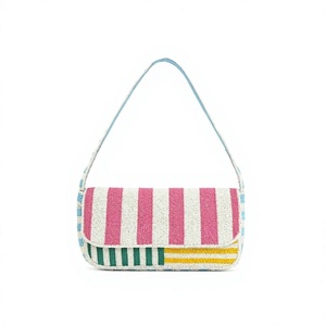 Sac à main brodé fait main, design rectangulaire, thème Océan Bleu, tissu en coton, artisanat artistique, motif animalier, sangle rose - Product Image 2