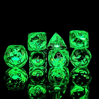 Lot de 7 dés polyédriques en résine personnalisés, phosphorescents, multicouches, à bords tranchants, multicolores pour jeux de table DND RPG
