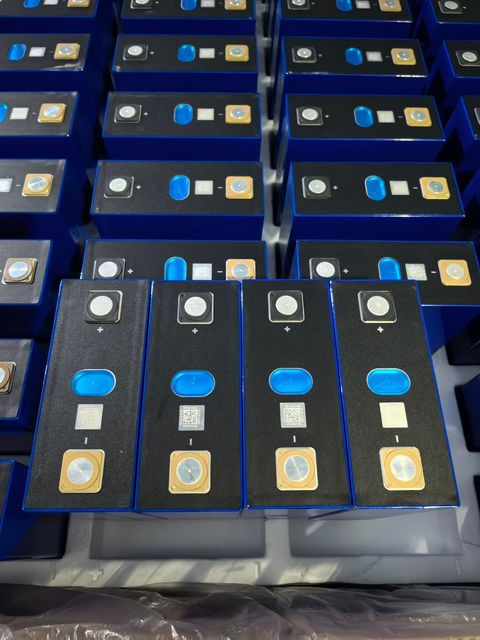Deep Cycles 3.2V  DESAY 280Ah  330Ah 314Ah Lithium Ion Batteries Rechargeable Prismatic Lifepo4 Battery Cells