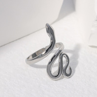 Offre Spéciale géométrique en acier inoxydable serpent anneaux pour femmes 18k plaqué or lien chaîne torsadé large bande ouvert réglable anneaux