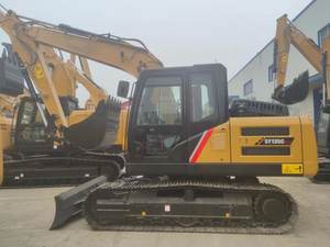 Excavatrice sur chenilles SY135C équipée d'une lame - Product Image 4