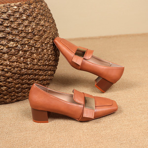 Autumn New Square-Toe Large-Size Chunky Heel Professional Shoes, British <b>Style</b> Retro Mid-Heel Women's Leather Shoes - Product Image 3