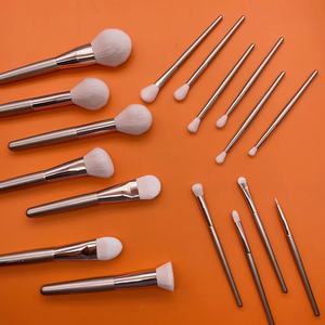 YRX Outils cosmétiques professionnels, ensemble de pinceaux de maquillage en poils synthétiques avec manche en bois rose doré, pinceaux de maquillage - Product Image 4