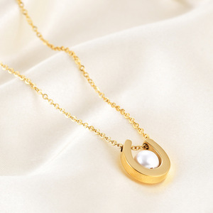 Collar con colgante de perla en forma de herradura, cadena de clavícula de oro de 18 quilates para mujer, uso diario, diseño solitario con perla AAA - Product Image 1