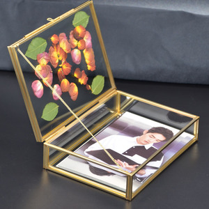 Emballage de photographe de luxe personnalisé 10x15 photo fait <span class=keywords><strong>à</strong></span> la main <span class=keywords><strong>verre</strong></span> <span class=keywords><strong>laiton</strong></span> <span class=keywords><strong>boîte</strong></span> <span class=keywords><strong>à</strong></span> <span class=keywords><strong>bijoux</strong></span> rectangle doré vintage mariage mariée cadeau - Product Image 3