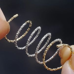 Bague Élastique de Luxe en Or 18K (AU750) Style Simple Ins, Gravée au Laser – Vente en Gros Usine Xinfly - Product Image 3