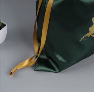 ถุงบรรจุภัณฑ์สำหรับต่อผมแบบผ้าซาตินสีดำสั่งทำพิเศษ - Product Image 4