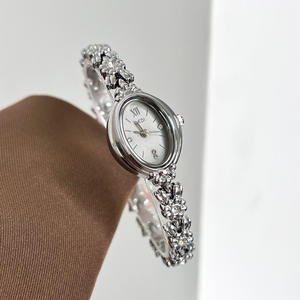 Montre-bracelet pour femme en moissanite de luxe, étincelante, rétro, élégante, étanche - Product Image 2