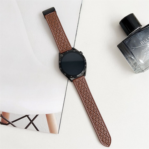 Correa de Reloj Magnética Universal, Transpirable, con Orificios, Suave, de Repuesto para Relojes Inteligentes <span class=keywords><strong>Huawei</strong></span> GT5/GT4/GT3, Samsung, Honor, Garmin - Product Image 4