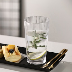 Bicchieri in Vetro a Righe per Acqua Fredda e Succhi, Vendita all'Ingrosso per Hotel, Intagliati per una Comoda Degustazione - Product Image 5