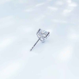 Pendientes de Corazón Románticos con 3 Puntas y Corte de Corazón, Platino Pt950, Diamante Cultivado en Laboratorio, Pendientes de Una Sola Pieza con Parte Posterior Plana - Product Image 4