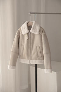 कस्टम ओएम महिलाओं की सूट बॉम्बर जैकेट, सर्दियों के गर्म आउटवेअर के लिए शीटप्रूफ क्रॉप्ड मोटरसाइकिल शैली का कोट - Product Image 3