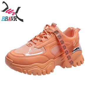 Baskets de sport respirantes pour femmes Ins Tide, en caoutchouc et maille, chaussures décontractées pour la marche en extérieur, rehaussantes, pour l'automne et le printemps - Product Image 1