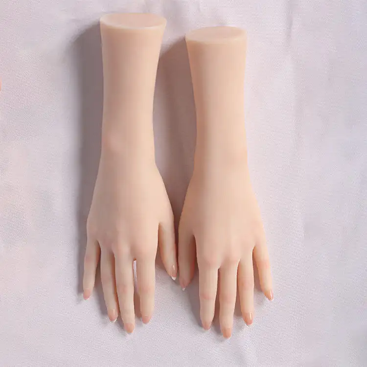 Modèle de main artificielle hautement simulé pour l'affichage de bijoux photographie manucure platine silicone réaliste faux modèle de main