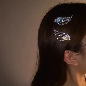 Korea Meisjes Nieuwste Ontwerp Metaallegering Haarclips Kleine Ronde Diamanten Vleugel Schattige Haarklauw