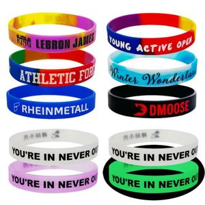 สายรัดข้อมือซิลิโคนคุณภาพสูงแบบกำหนดเอง กำไลยางโปรโมชั่นพร้อมข้อความหรือโลโก้ ปรับแต่งได้ตามข้อความของคุณเอง - Product Image 1