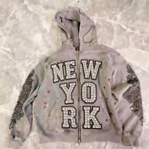 Sudadera con capucha para hombre, personalizada por fabricante OEM, con serigrafía desgastada, efecto descolorido por el sol, lavado a la piedra y al ácido, con pedrería cosida a mano y cremallera. - Product Image 1