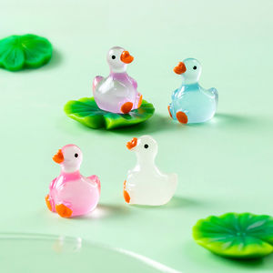 Venta al por mayor dibujos animados luminoso patito ganso Micro paisaje ornamento piezas personalizadas resina artesanía pequeño ornamento - Product Image 4