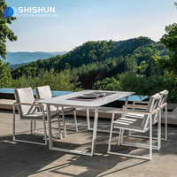 Ensemble table et chaises de salle à manger d'extérieur moderne et durable de haute qualité pour villas de loisirs, jardins et cours