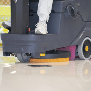 Fregadora de Pisos Industrial Automática para Limpieza de Grandes Áreas - Product Image 5
