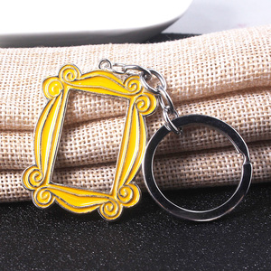Venta caliente <span class=keywords><strong>Friends</strong></span> TV Show <span class=keywords><strong>Monica</strong></span> puerta marco dorado esmalte llavero - Product Image 4