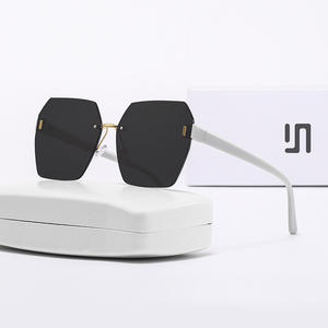 Nuevas gafas de sol sin marco para mujer, lentes de PC negras, protección UV400, tipo 3, estilo coreano a la moda - Product Image 2