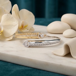 Brazalete Duet Pear con Diamantes Abiertos - Oro de 9k, 14k, 18k - Product Image 1
