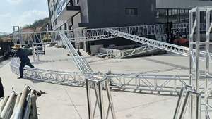 Estructura de Iluminación de Aluminio para Exteriores Personalizada - Product Image 4