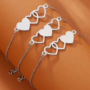 Ensemble de 3 bracelets en acier inoxydable en forme de cœur, bijoux de mode pour femmes, bracelets élégants et polyvalents, origine Yiwu - Product Image 2