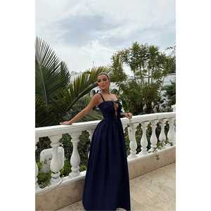 Robe de bal vintage Mirabelle bleu marine XS-XL en polyester satiné, col montant, trois-quarts, longueur genou, maxi, avec fleurs en dentelle - Product Image 2