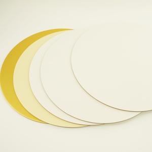 แผ่นรองเค้กทรงกลมสีทองและสีเงิน ทำจากกระดาษแข็ง สำหรับเนื้อสัตว์ ปลา แซลมอนรมควัน พร้อมลายนูนและการเคลือบด้าน - Product Image 1