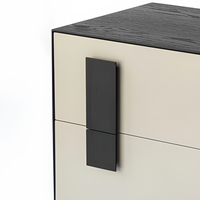 Table de chevet moderne en MDF E0 avec plateau en bois, 2 tiroirs, poignées verticales, style minimaliste et écologique, pour chambre à coucher et mobilier de maison