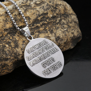 Yunnique – collier avec pendentif rond en acier inoxydable, saint Michel, saint patron de la loi, bijoux de Style Hip Hop pour hommes - Product Image 3