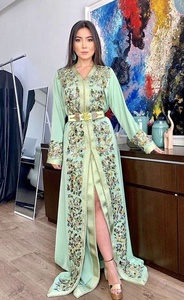 Lehenga Choli Tendance et Élégant en Satin Velours Longueur Ras du Sol, Protection Solaire, Idéal pour Fêtes et Mariages, Orné de Perles de Verre et Pierres en Cristal - Product Image 2