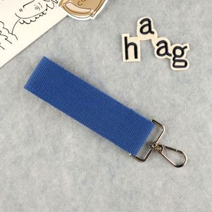 Parches Termoadhesivos Personalizados de Corea de 32mm de Ancho en Colores Surtidos con Correa para Nombre y Llavero con Ganchos Plateados - Product Image 4