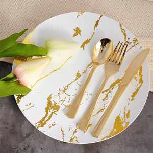 Assiettes jetables en plastique blanc et vert écologiques de 10,25 pouces et 7,5 pouces avec bord doré - Style moderne et luxueux pour les fêtes de Noël - Product Image 3