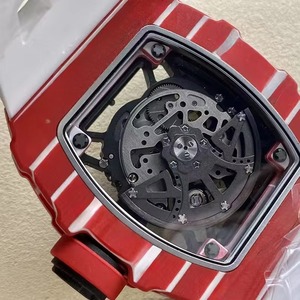 Montre mécanique automatique tonneau de luxe haut de gamme, style designer, boîtier en fibre de carbone rouge glacé, cristal saphir, squelette diamanté - Product Image 4