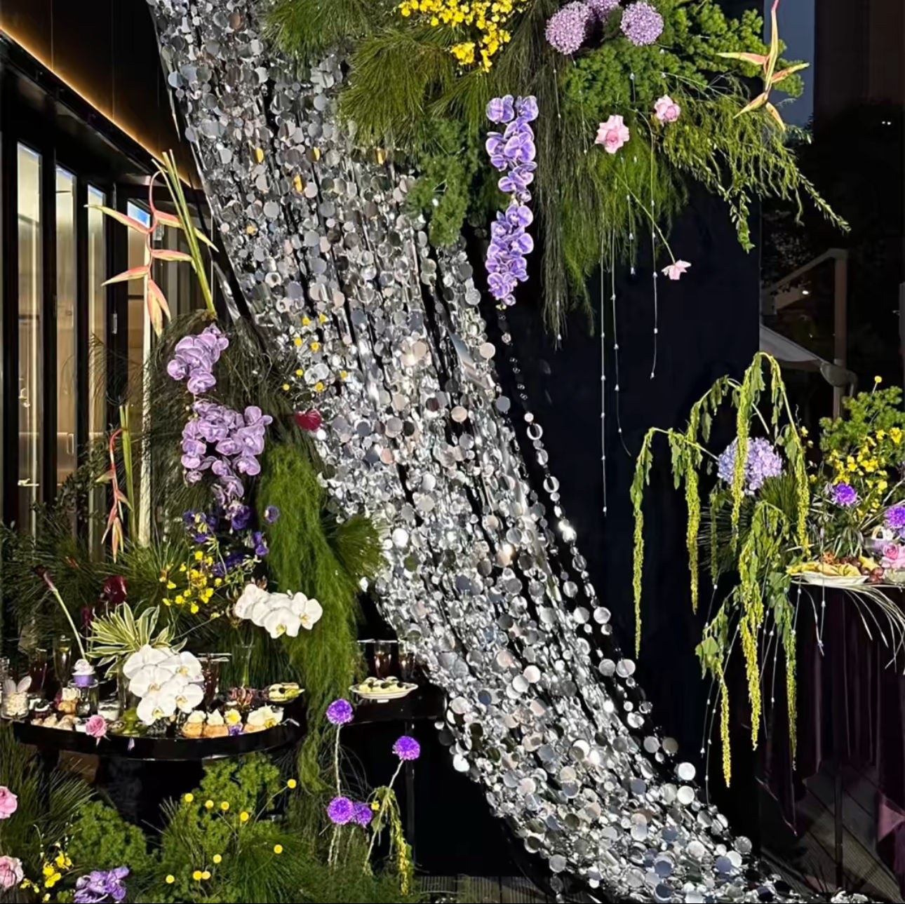 Silver round sequins (2 m high) 10 bars