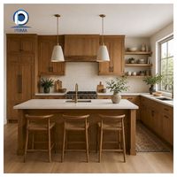 Meuble de cuisine classique en bois massif, fabriqué sur mesure, avec plan de travail personnalisé