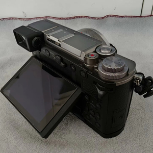 <span class=keywords><strong>Segunda</strong></span> <span class=keywords><strong>mano</strong></span> Original Panasonics 20.3MP Fotografía sin espejo Flip Over Pantalla táctil - Product Image 1