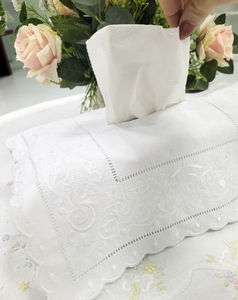 Cubierta y Soporte para Caja de Pañuelos con Bordado Floral Estilo Vintage, Borde Festoneado, Blanco, 100% Ecológico, Hecho a Mano, Decoración para Hogar y Hotel - Product Image 2