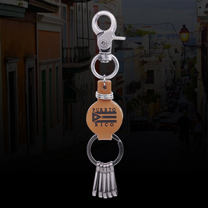 Llavero de cuero con la bandera de Puerto Rico, mosquetón de aleación de zinc, portavasos portátil, regalo para viajes y uso diario - Product Image 1