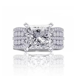 Anello da Sposa di Lusso con Zirconi Incastonati per Donne, Elegante Regalo di Nozze, Gioiello da Dito - Product Image 1