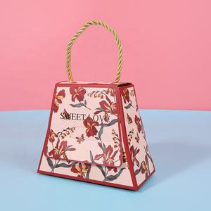 Boîte-cadeau de Saint-Valentin de luxe recyclable personnalisée Boîte de bougie de carte pliante de luxe pour l'emballage de Noël Chemise de doublure en éponge gaufrée - Product Image 1