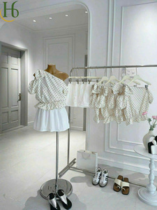 Conjunto de Top y Shorts con Estampado de Lunares, Mezcla de Algodón y Poliéster, Estilo Casual Chic, Tejido, OEM Vietnam - Product Image 5